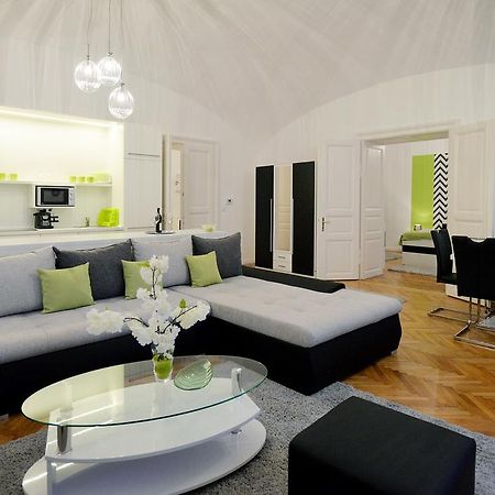 Varkapitany Apartman Eger Exterior photo