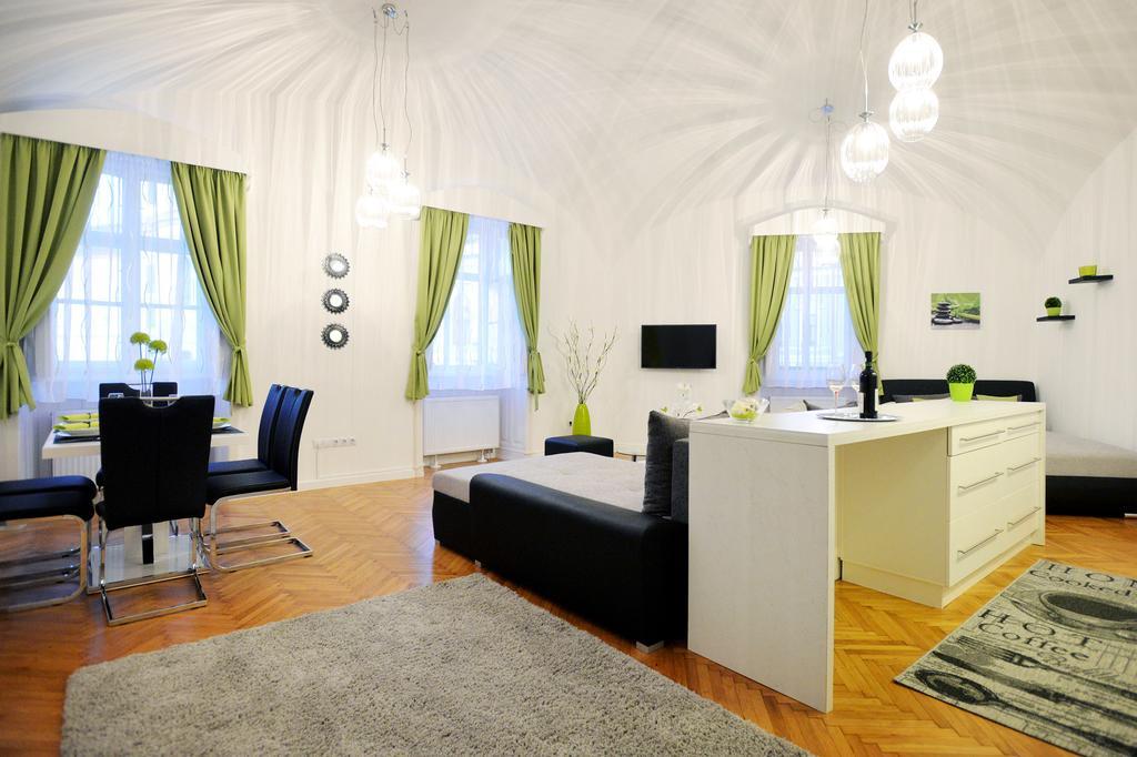 Varkapitany Apartman Eger Exterior photo